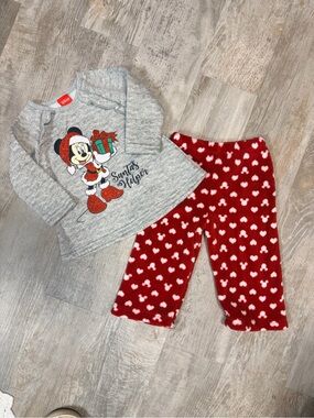 Disney Kids Gray Minnie 'Santa's Helper' Top & Red Pants